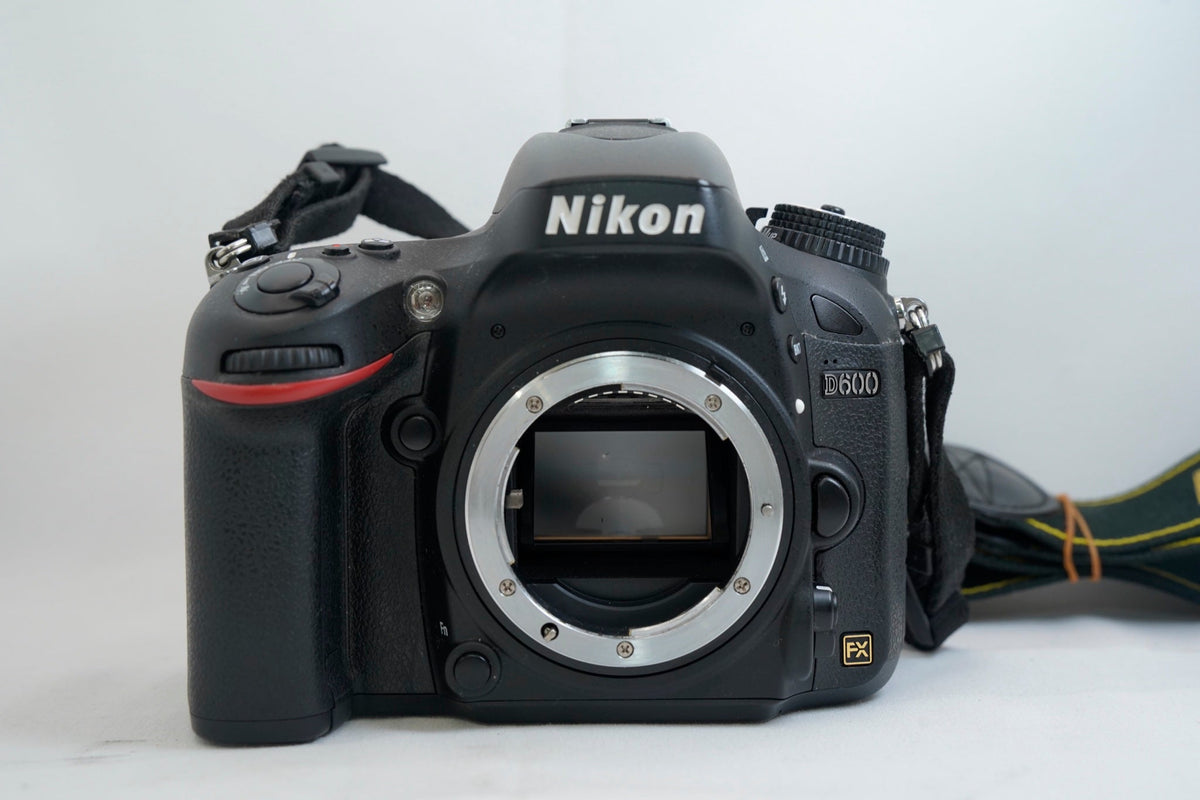 NIKON D600 バッテリ、チャージャー 買取実績