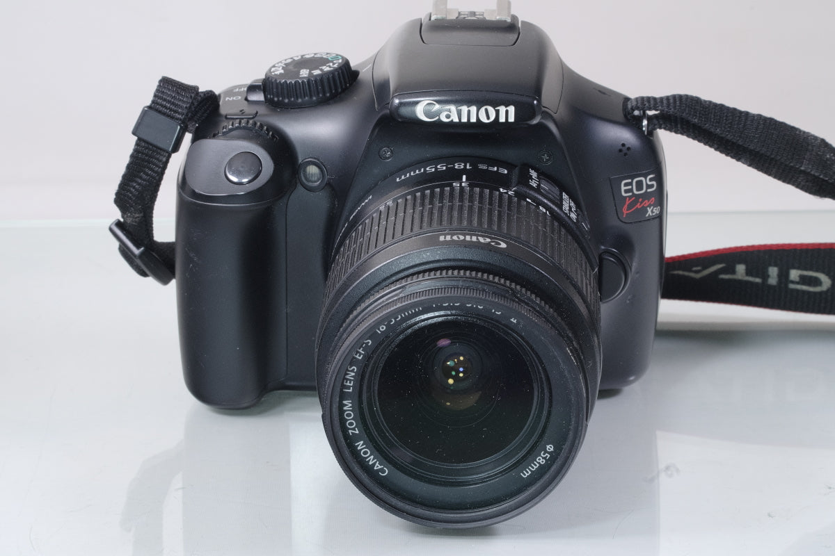 Canon EOS Kiss X50 / EF-S 18-55mm IS II