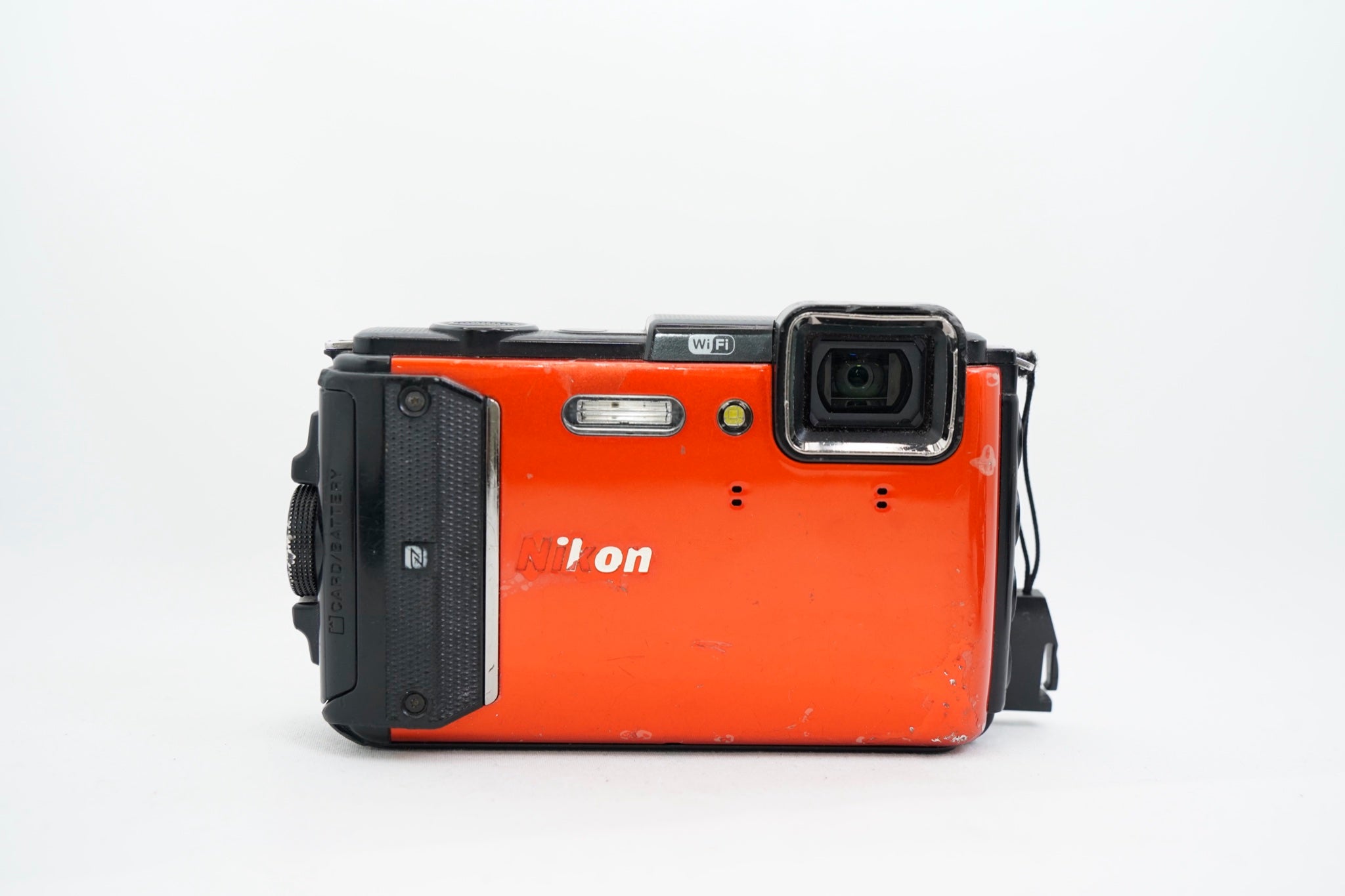 Nikon COOLPIX AW130(付属:ケーブル充電器)