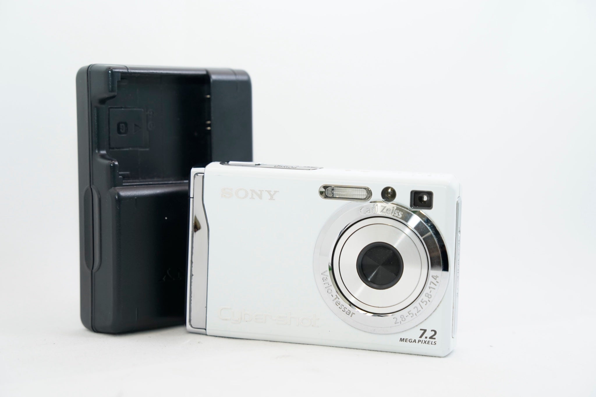 SONY Cyber-shot DSC-W80 ﾎﾜｲﾄ（付属：バッテリー 充電器 付属）