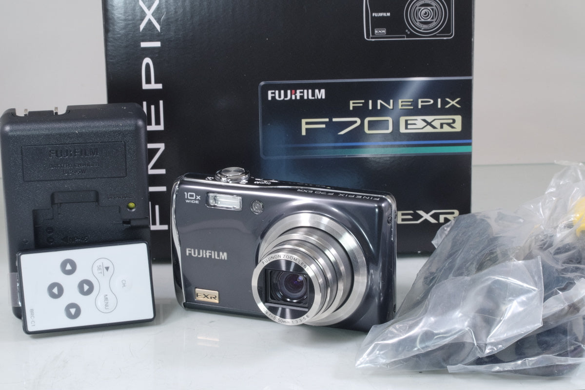 FUJIFILM FinePix F70 EXR ブラック バッテリー 充電器 元箱 その他 付き