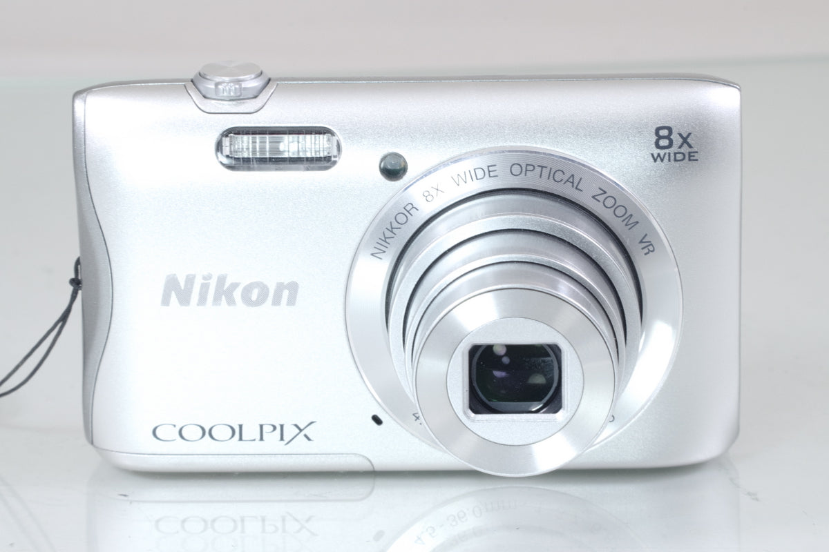 Nikon COOLPIX S3700 シルバー バッテリー 付き