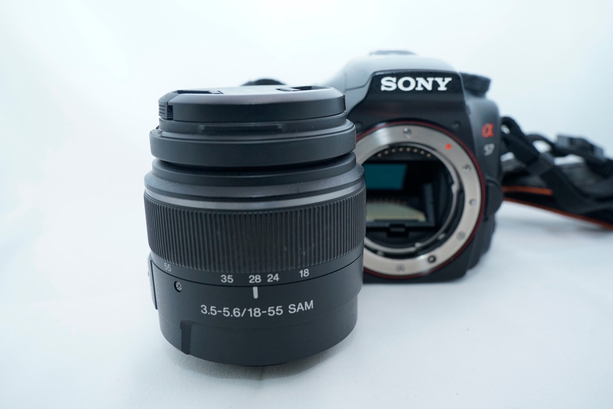 SONY α57 DT F3.5-5.6 18-55mm SAM レンズキット