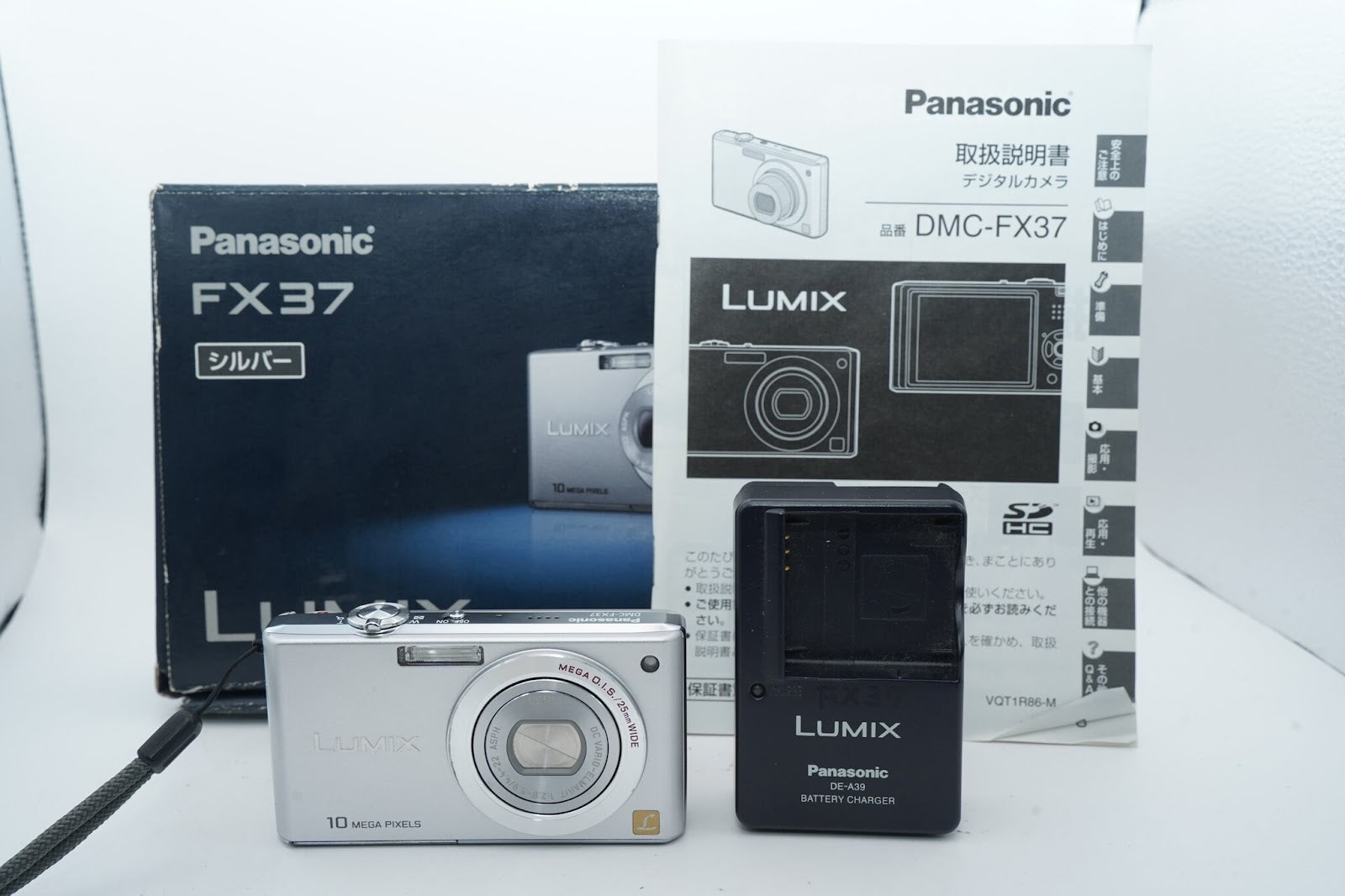 Panasonic LUMIX DMC-FX37 ｼﾙﾊﾞｰ バッテリー 充電器 箱 付属