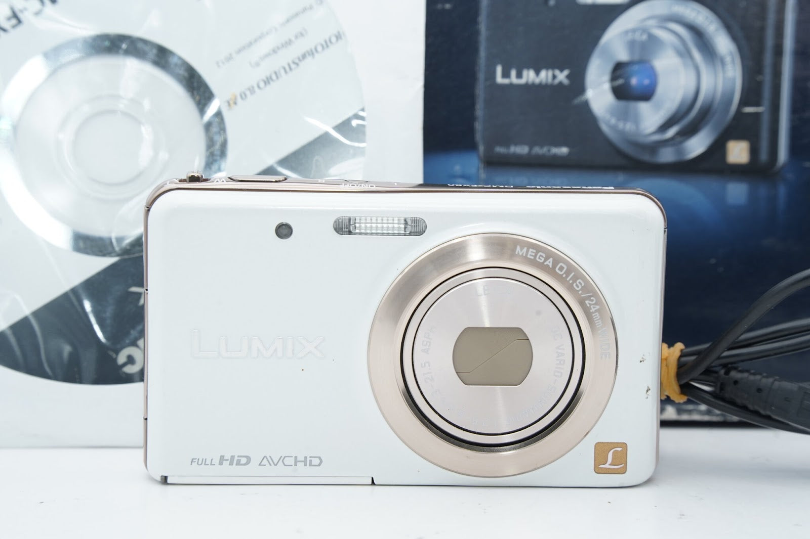 Panasonic LUMIX DMC-FX80 ﾎﾜｲﾄ 箱 バッテリー 充電器付属