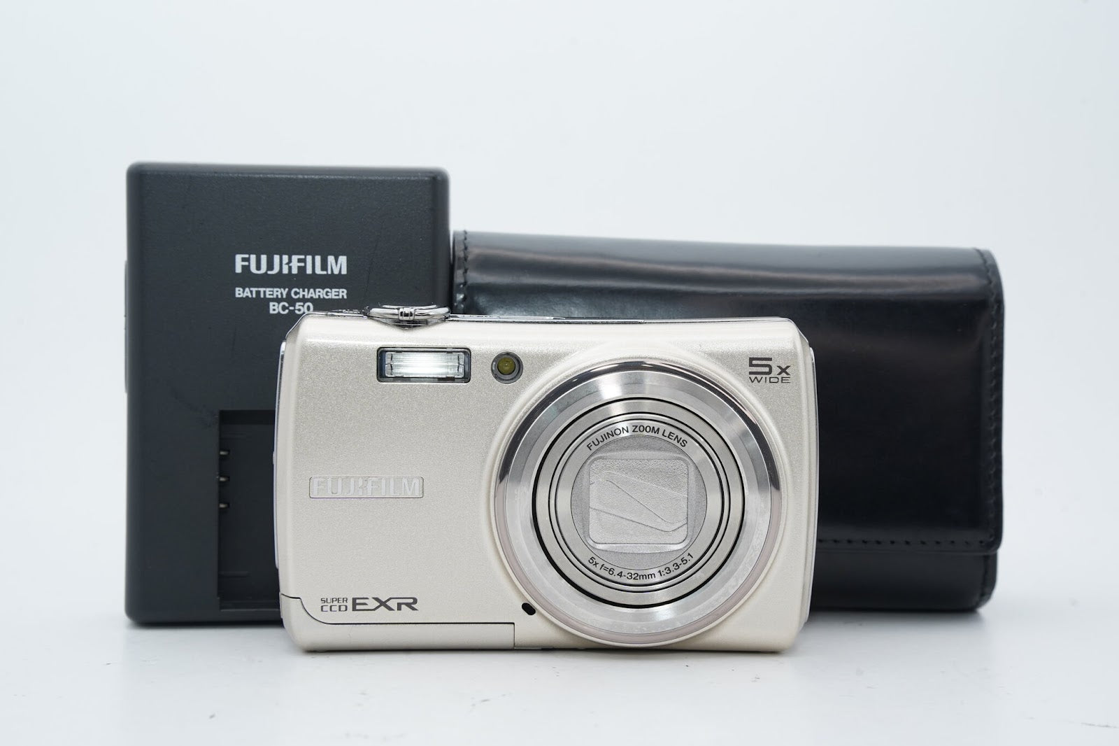 FUJIFILM FINEPIX F200 EXR ｺﾞｰﾙﾄﾞバッテリー 充電器付属