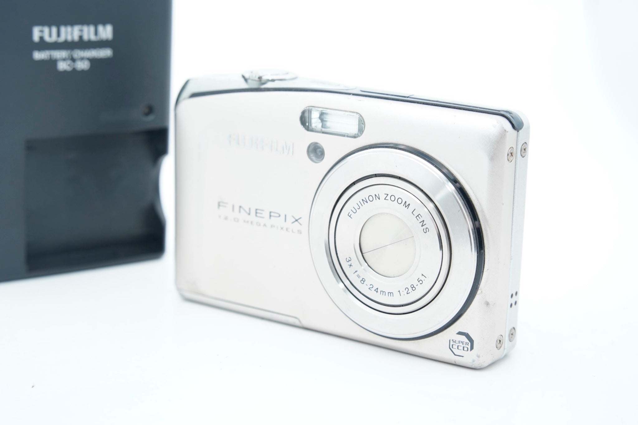 FUJIFILM FINEPIX F50fd ｼﾙﾊﾞｰ バッテリー 充電器付属 #3579 - 1