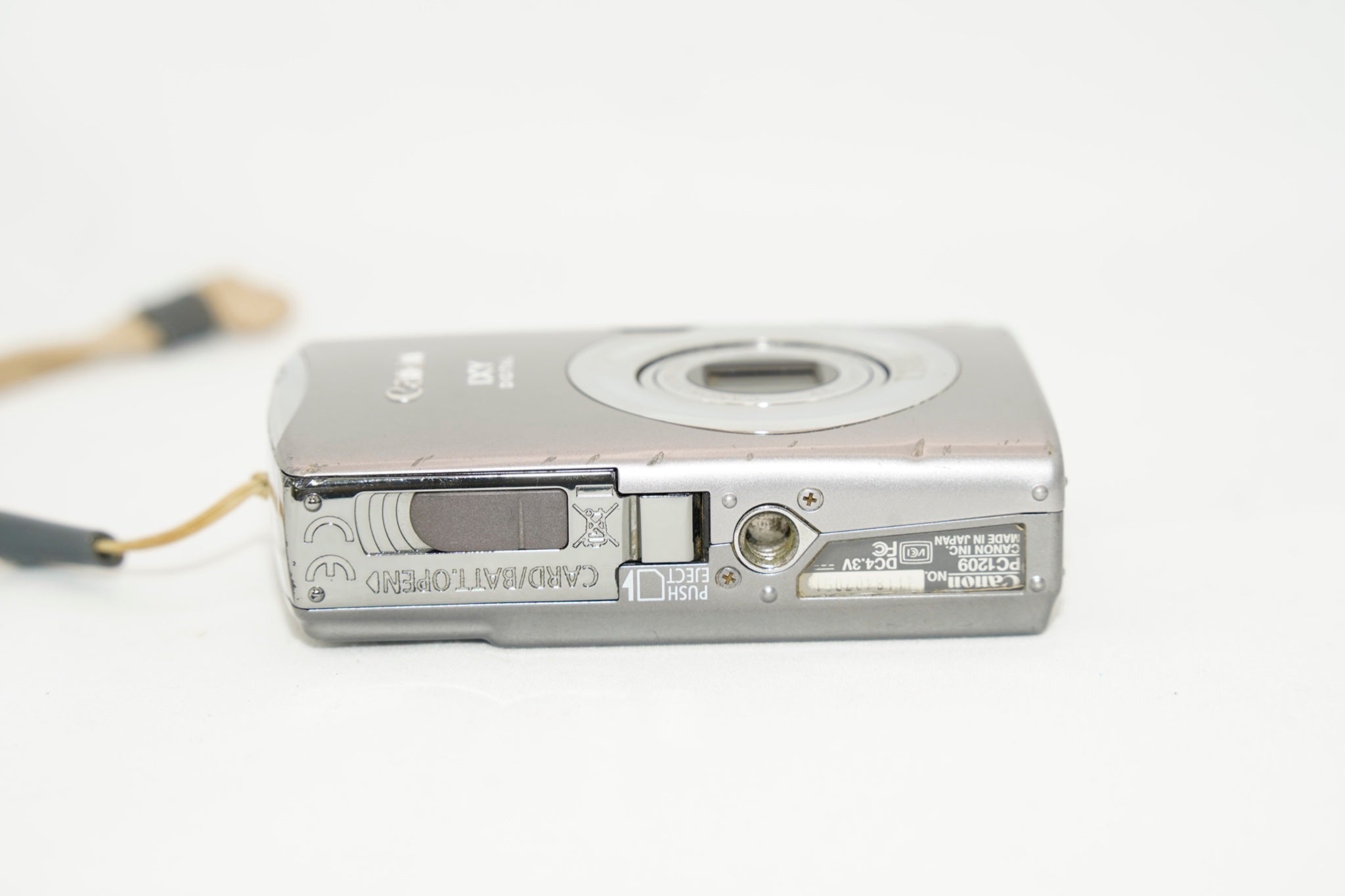 Canon IXY DIGITAL 900 IS #3649 - 5