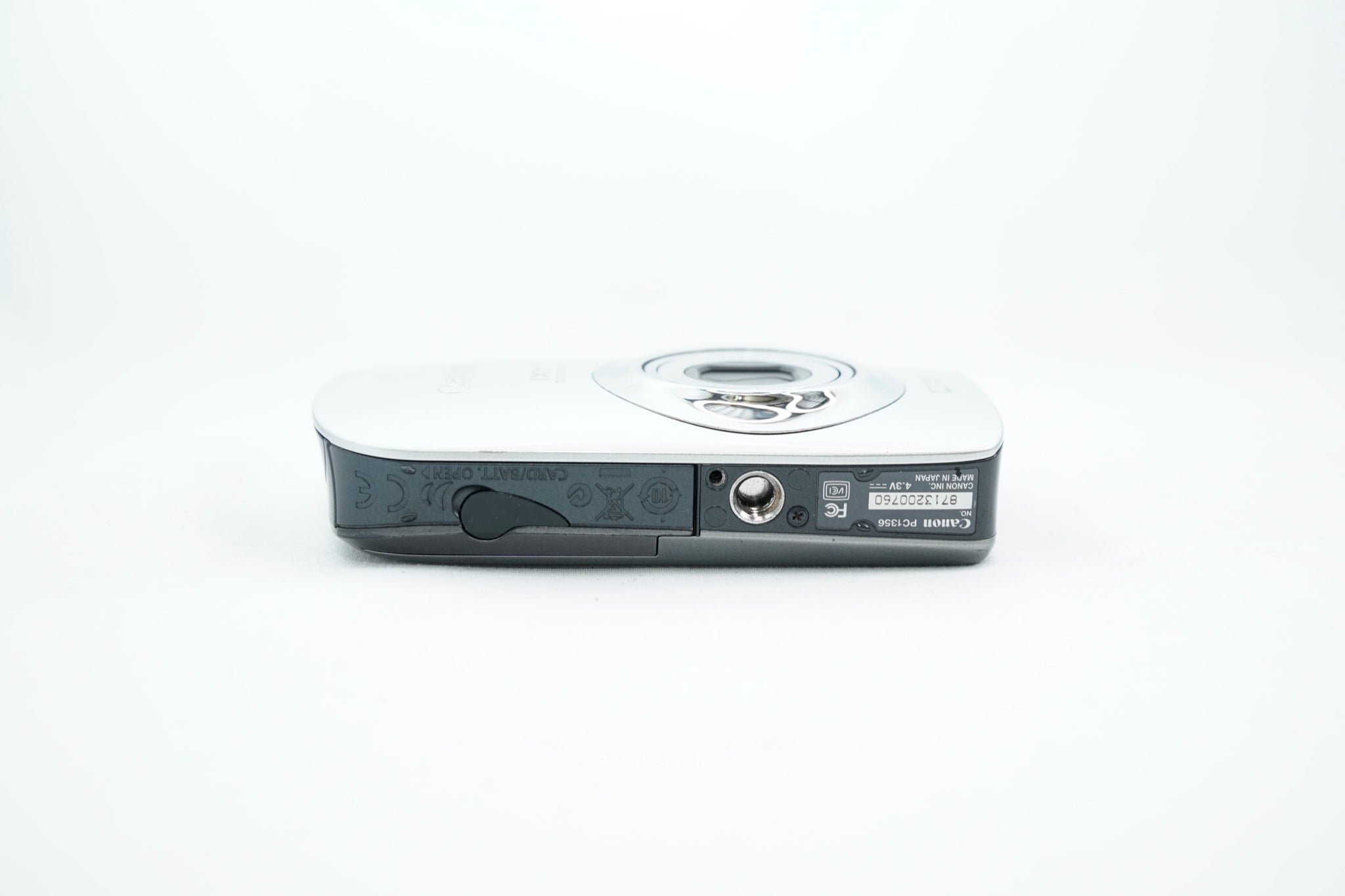 Canon IXY DIGITAL 510 IS ｼﾙﾊﾞｰ (8713200760)（付属：バッテリー 充電器 付属）