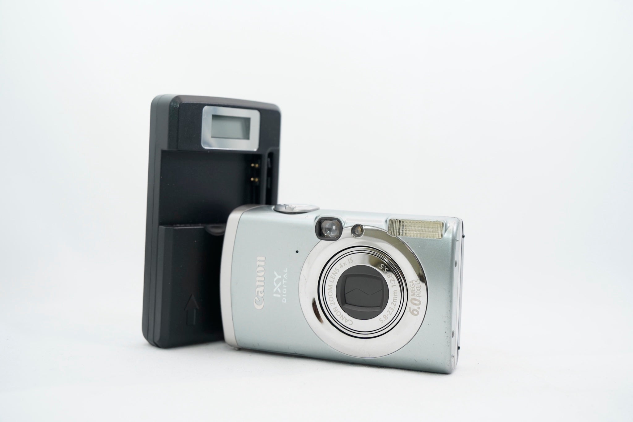 Canon IXY DIGITAL 800 IS ｼﾙﾊﾞｰ（付属：バッテリー）