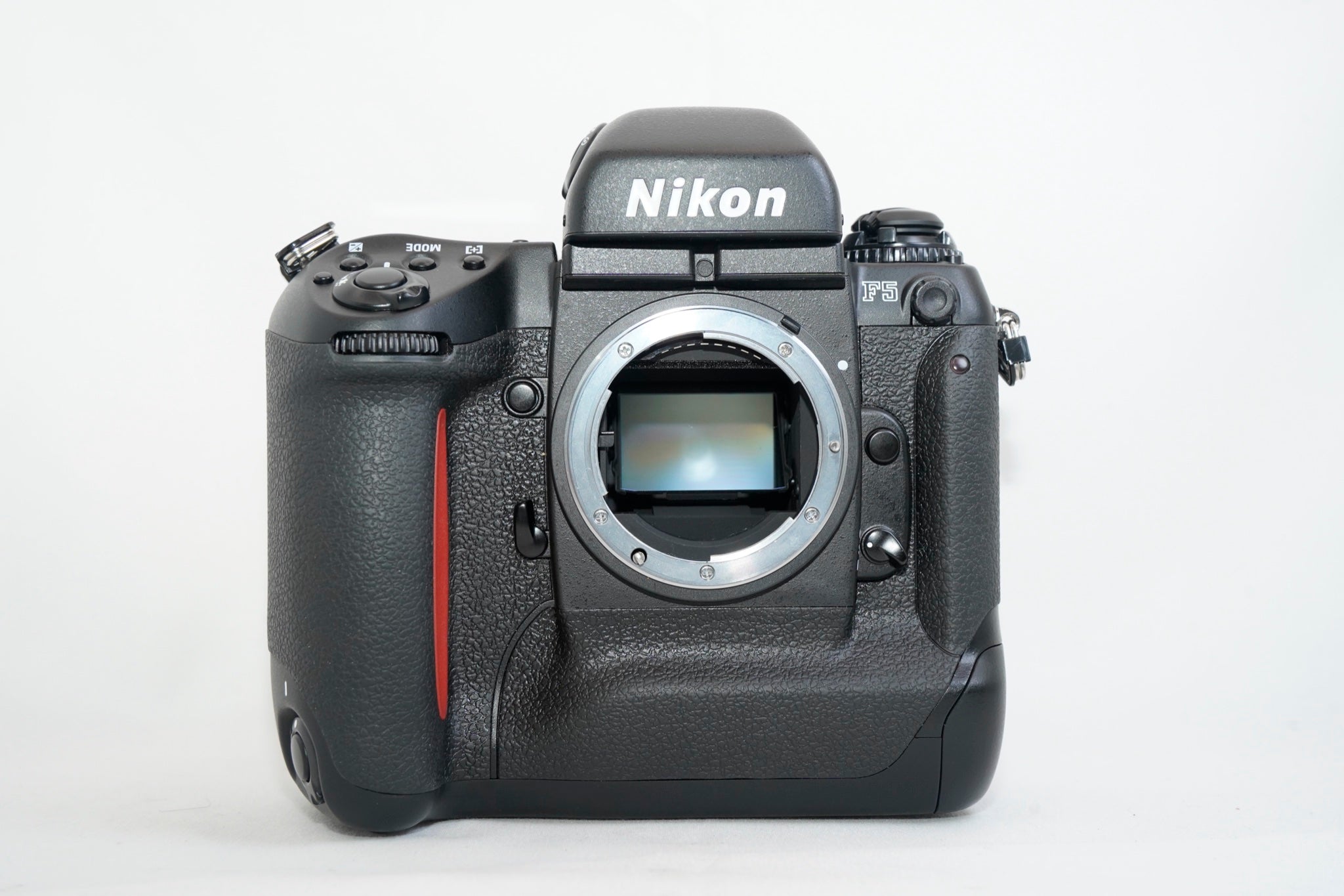 NIKON F5 / MF-28 #3858