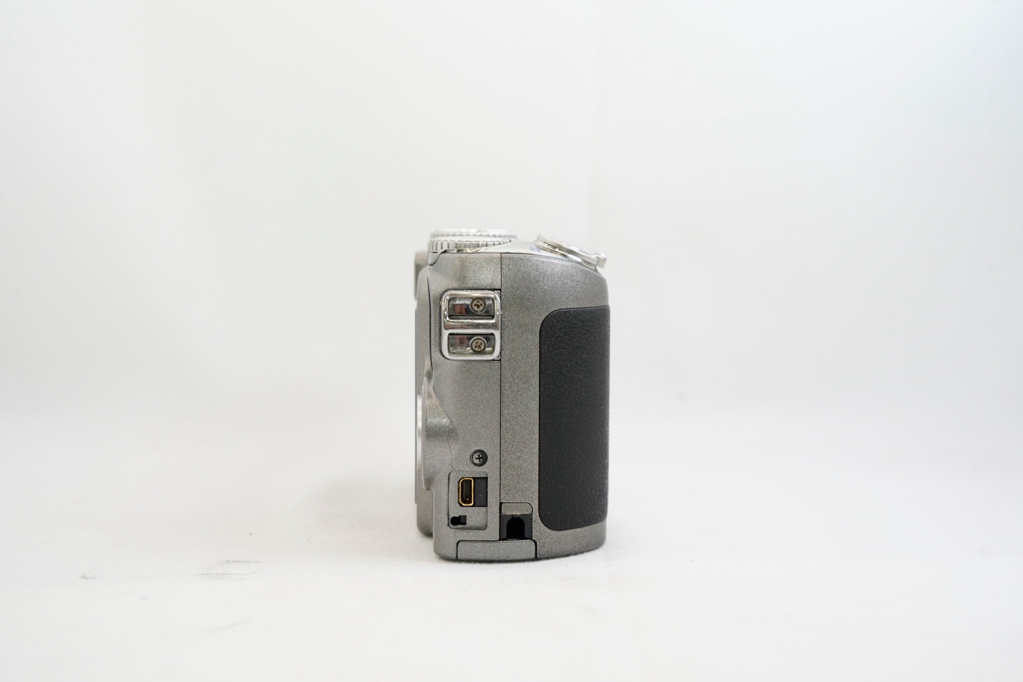 NIKON P5000