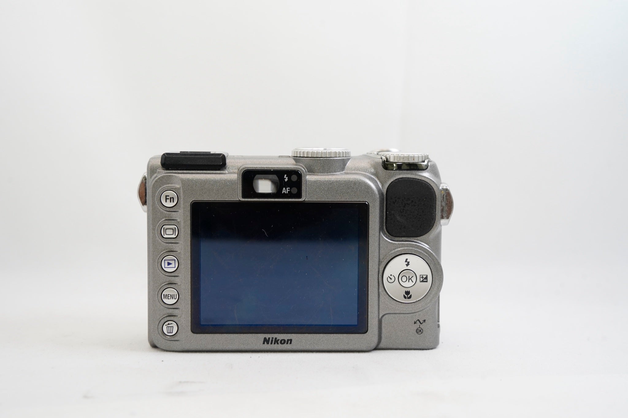 NIKON P5000