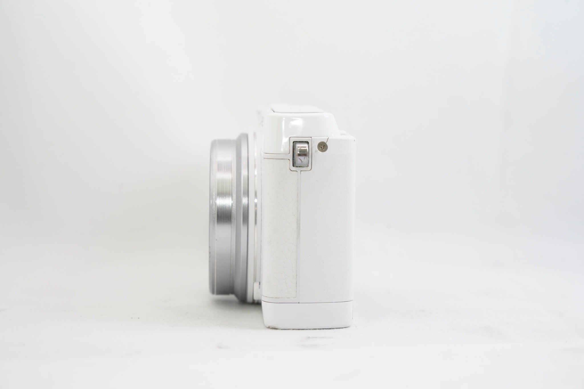 OLYMPUS STYLUS SH-1 ホワイト（付属：バッテリー）