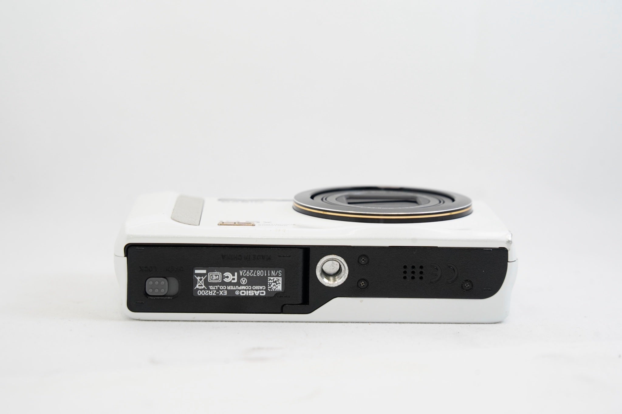CASIO EXILIM EX-ZR200 ホワイト（付属：バッテリー）