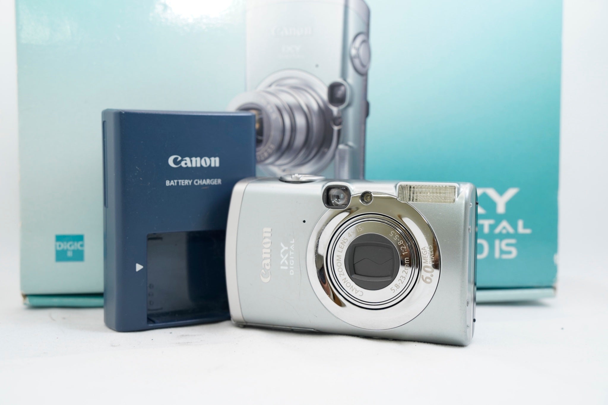 Canon IXY DIGITAL 800 IS シルバー（付属：説明書・箱・バッテリー・充電器）