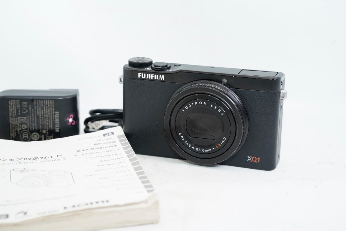 FUJIFILM XQ1 ブラック（付属：充電器、バッテリー）