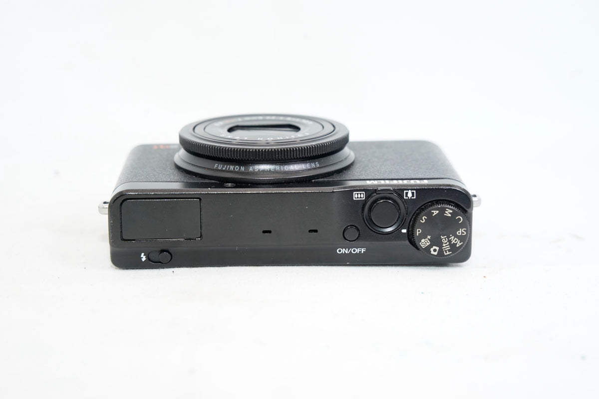 FUJIFILM XQ1 ブラック（付属：充電器、バッテリー）
