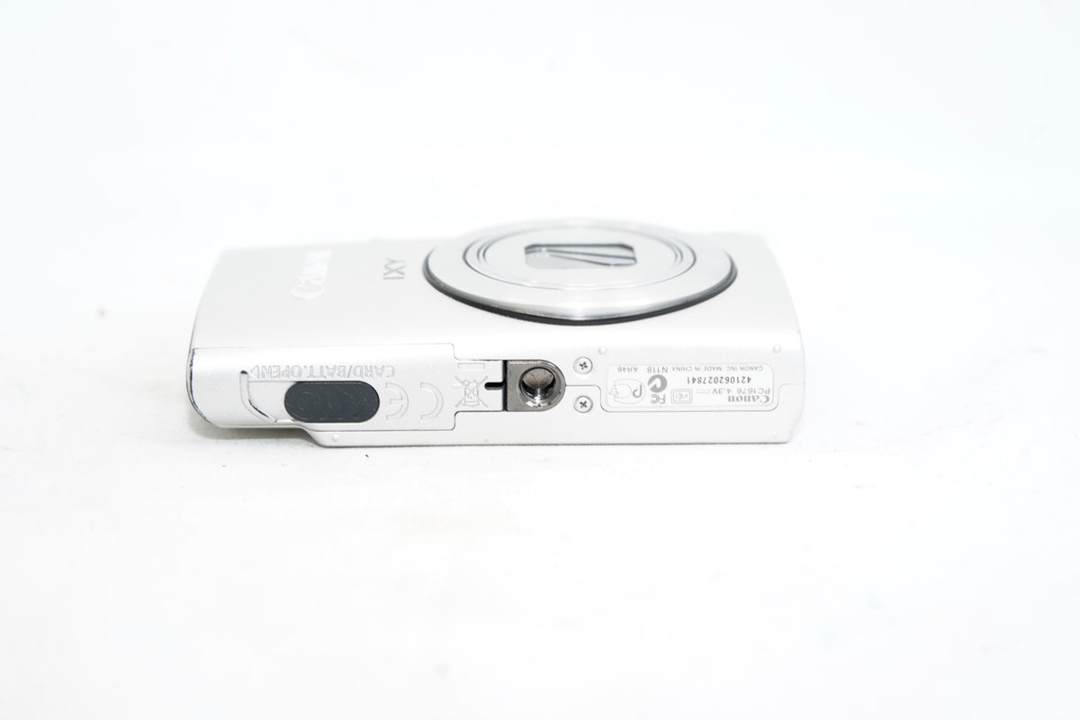 Canon IXY 600F シルバー（付属：充電器、バッテリー）