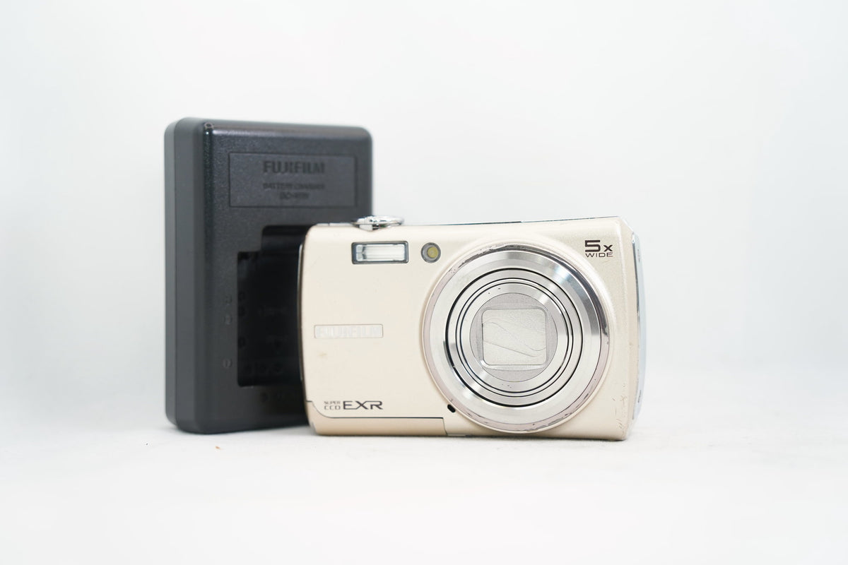 FUJIFILM FINEPIX F200 EXR ゴールド