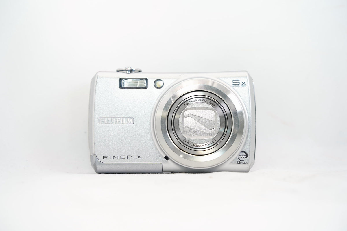 FUJIFILM FINEPIX F100fd シルバー