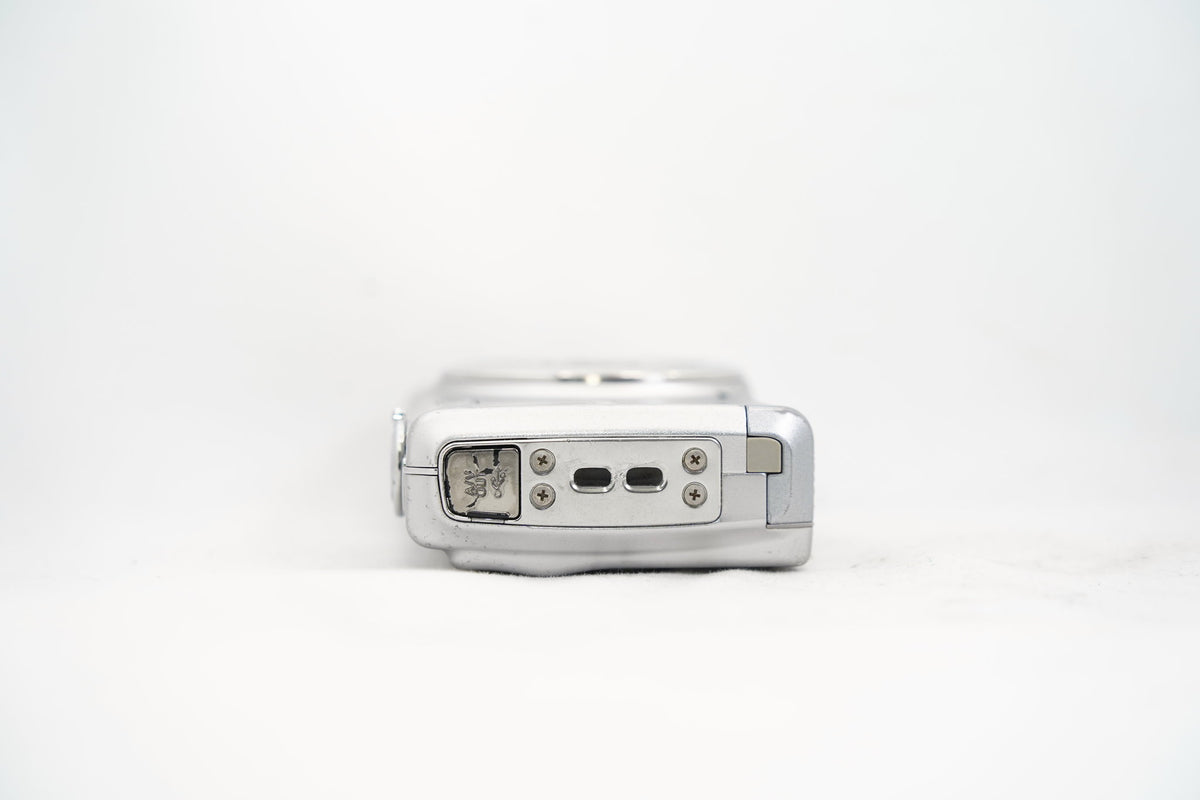 FUJIFILM FINEPIX F100fd シルバー