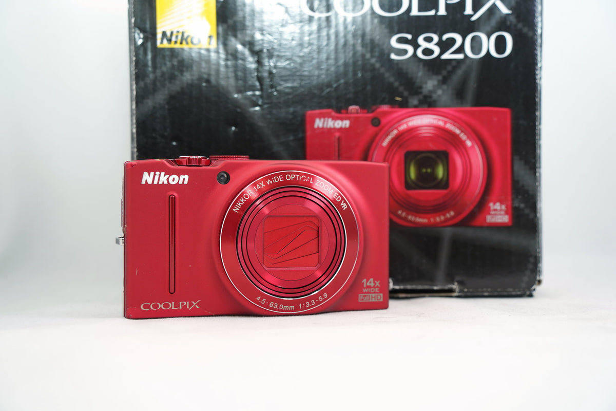 Nikon COOLPIX S8200 レッド