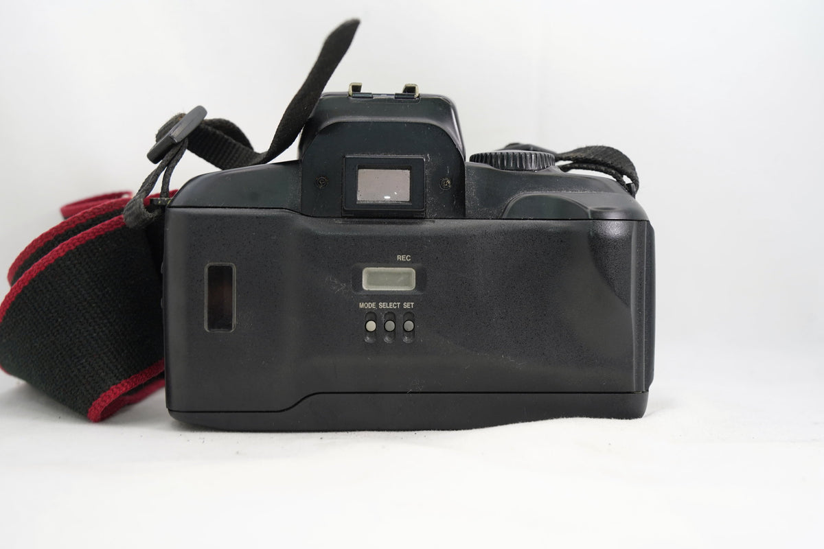 CANON EOS 700QD