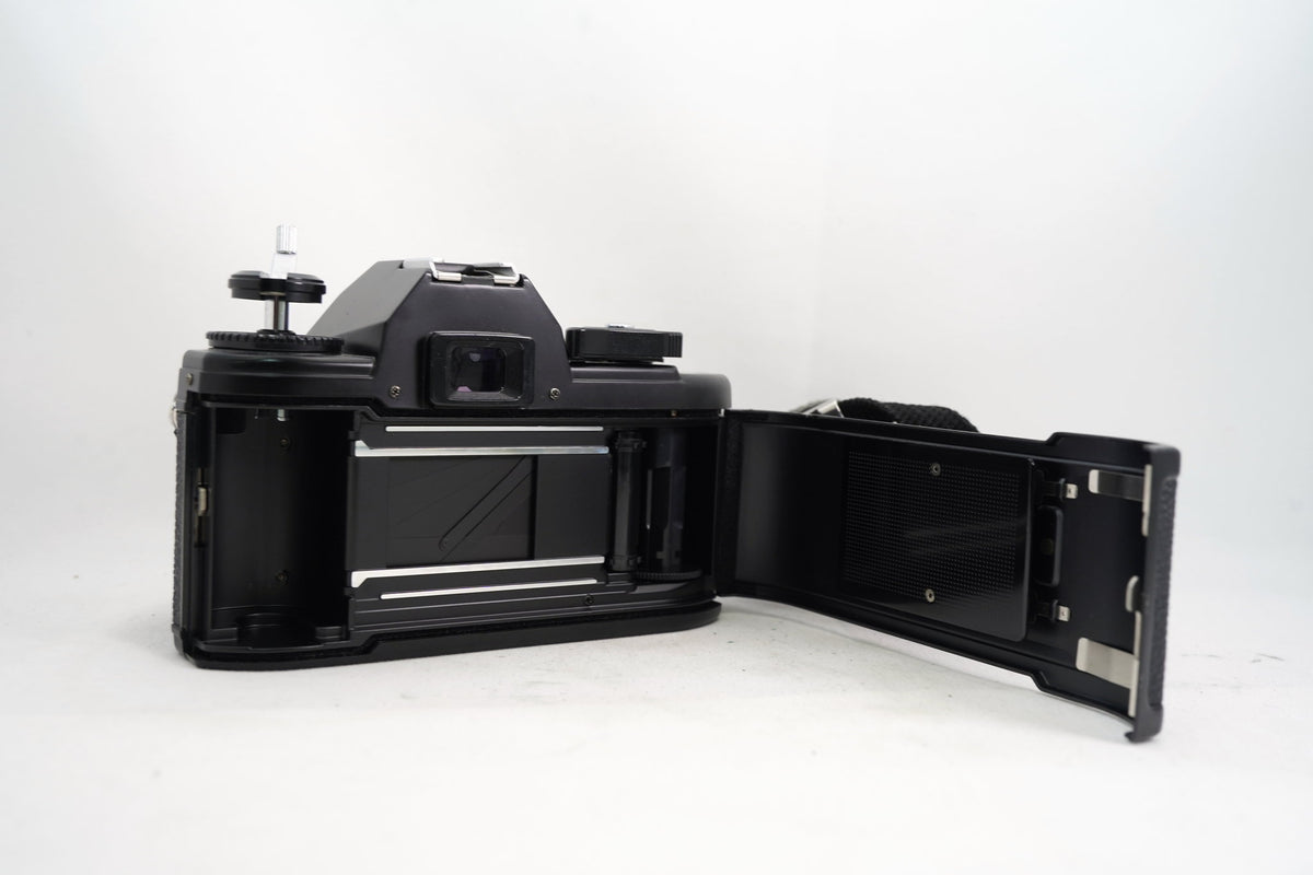 NIKON EM