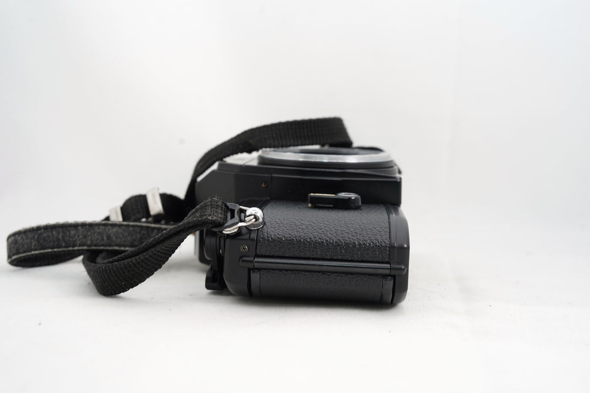 NIKON EM