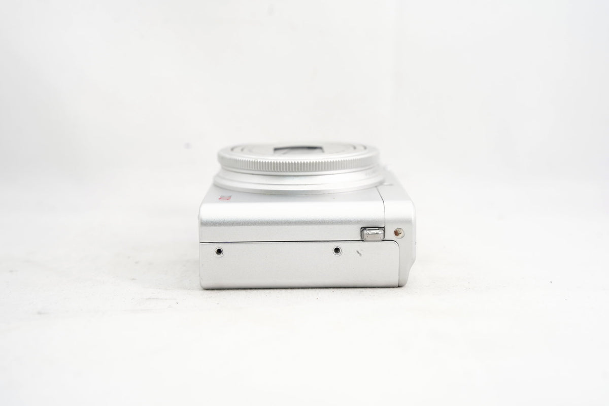 FUJIFILM XQ1 シルバー