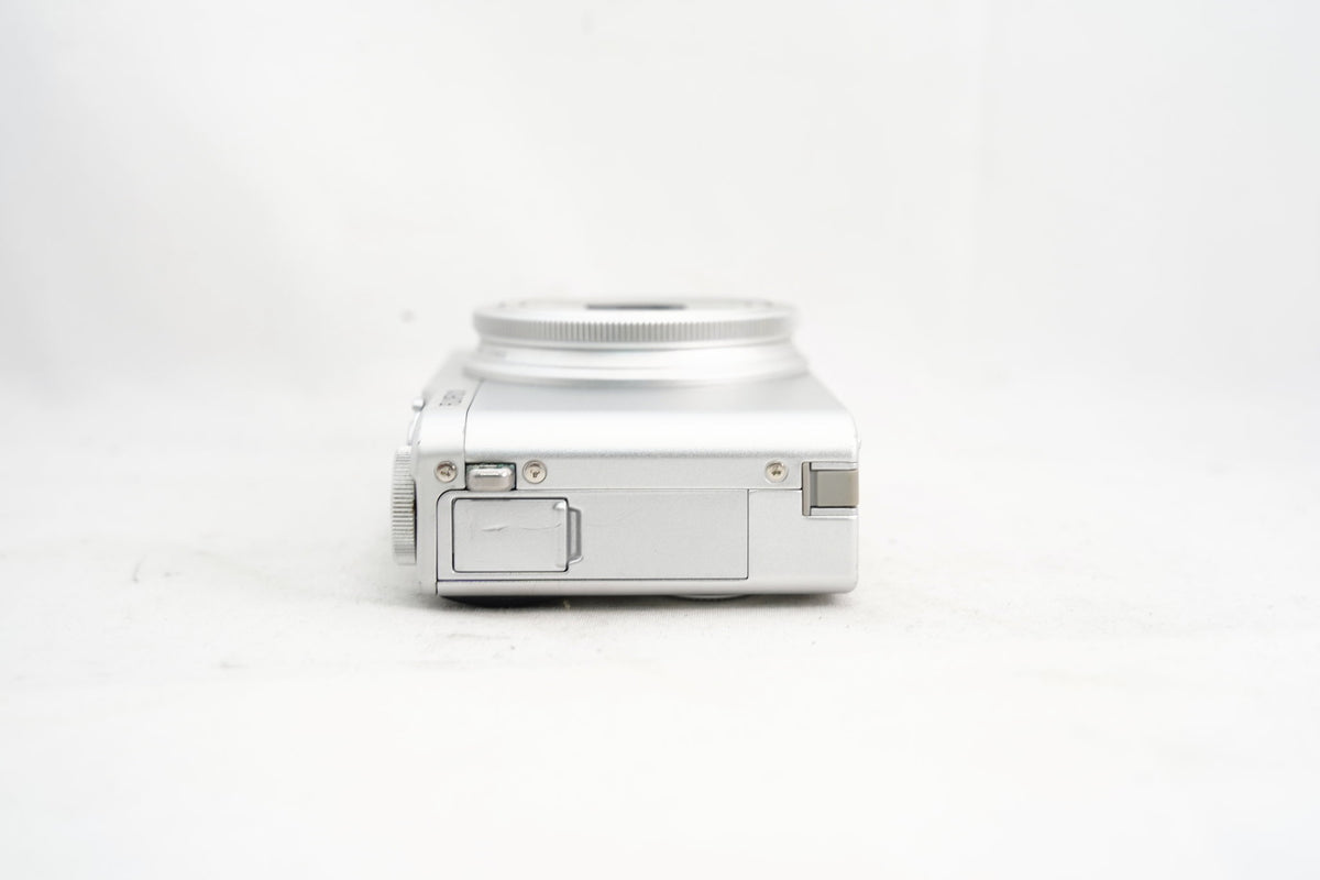FUJIFILM XQ1 シルバー