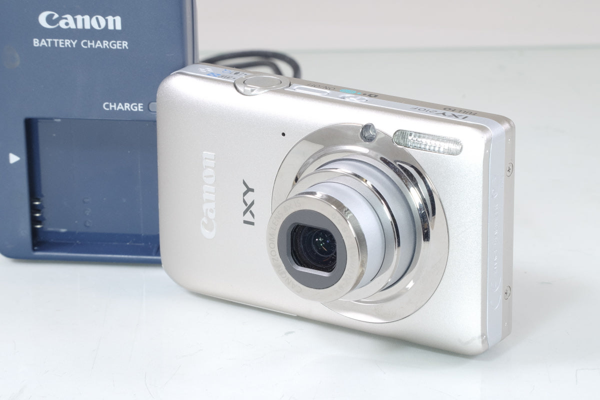 Canon IXY 210F  シルバー バッテリー, 充電器, 付き