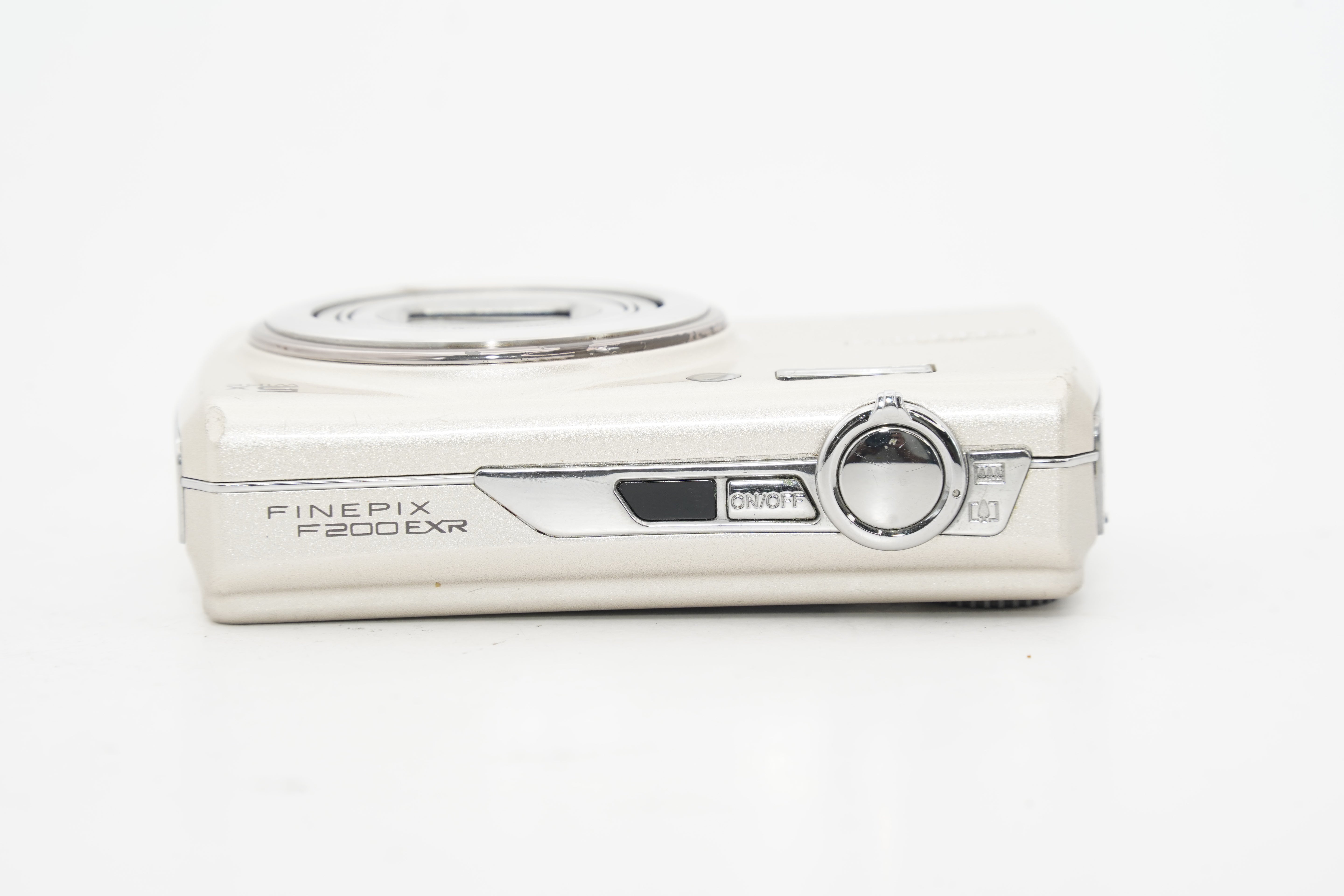 FUJIFILM FINEPIX F200 EXR ｼﾙﾊﾞｰ