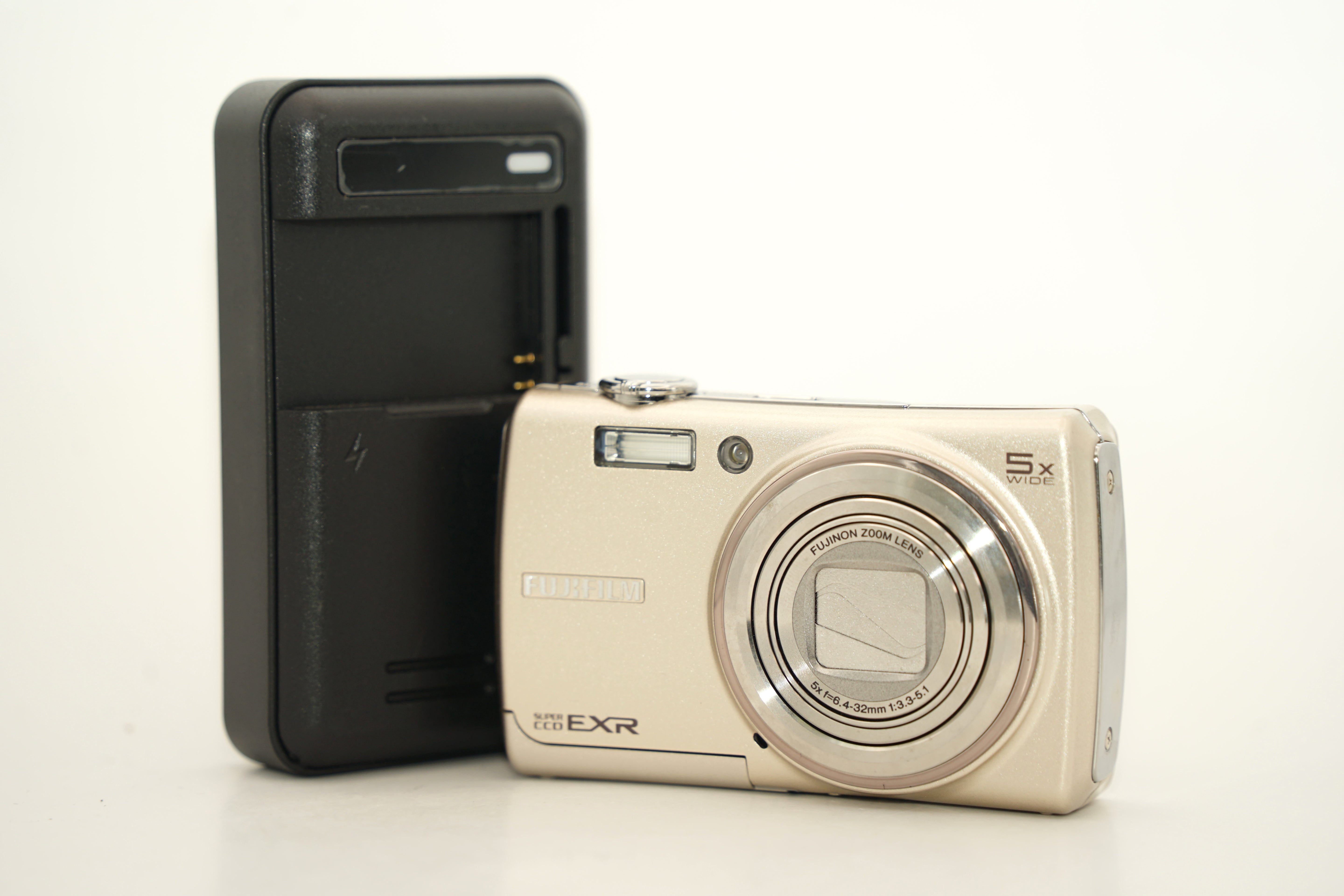FUJIFILM FINEPIX F200 ゴールド バッテリー付属