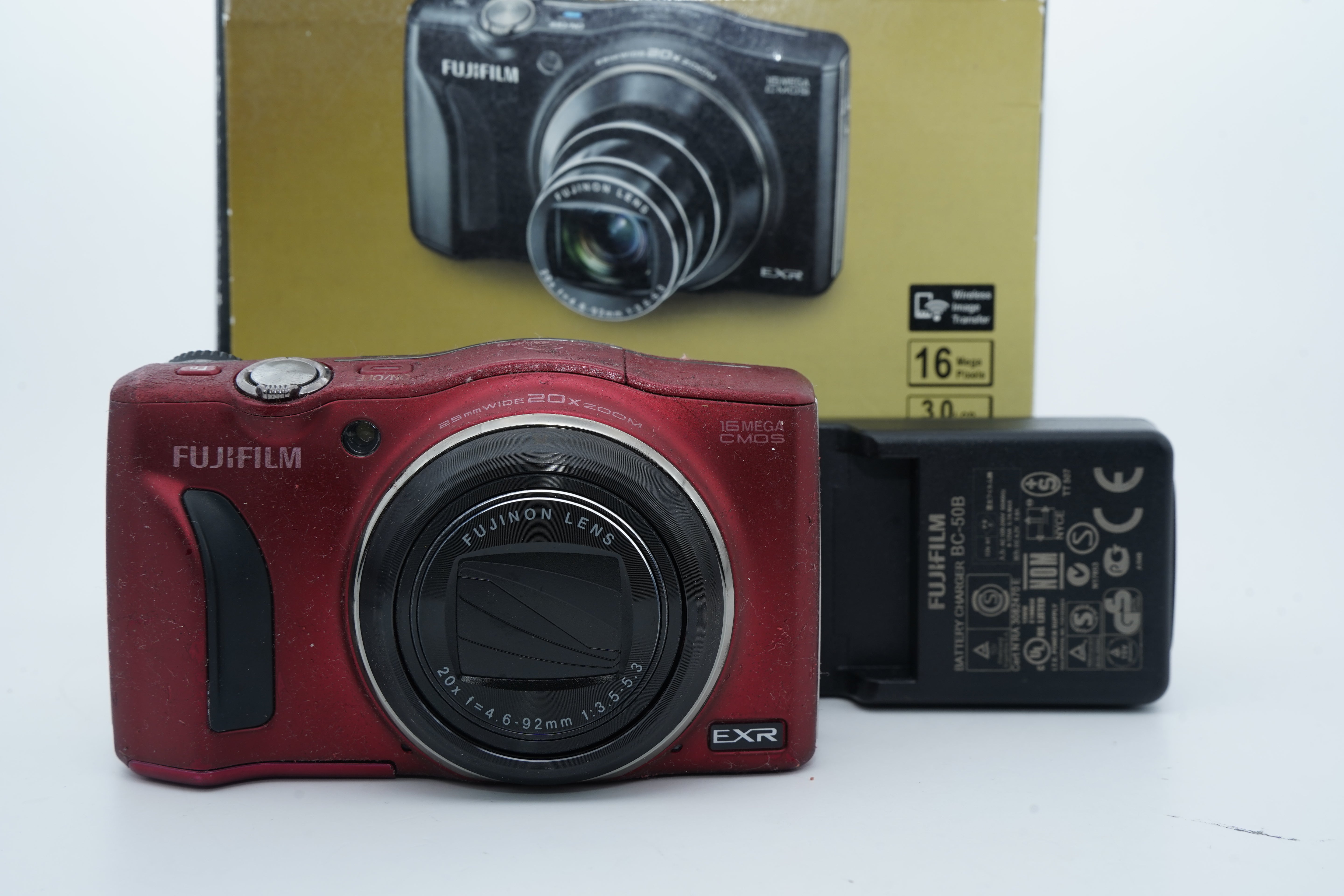 FUJIFILM FINEPIX F800 EXR ﾚｯﾄﾞバッテリー・充電器・箱付属