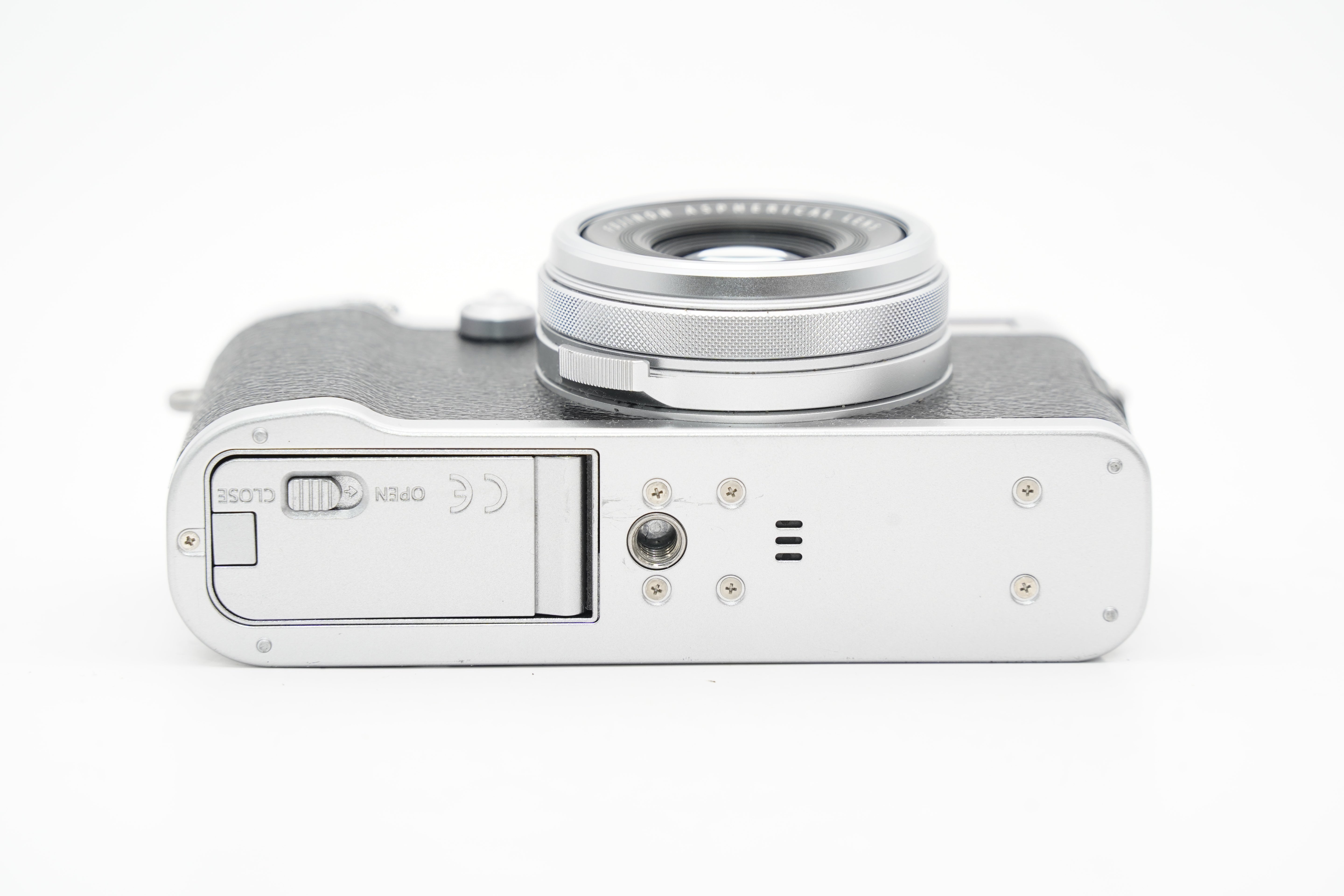 FUJIFILM X100F シルバー 箱 バッテリー付属