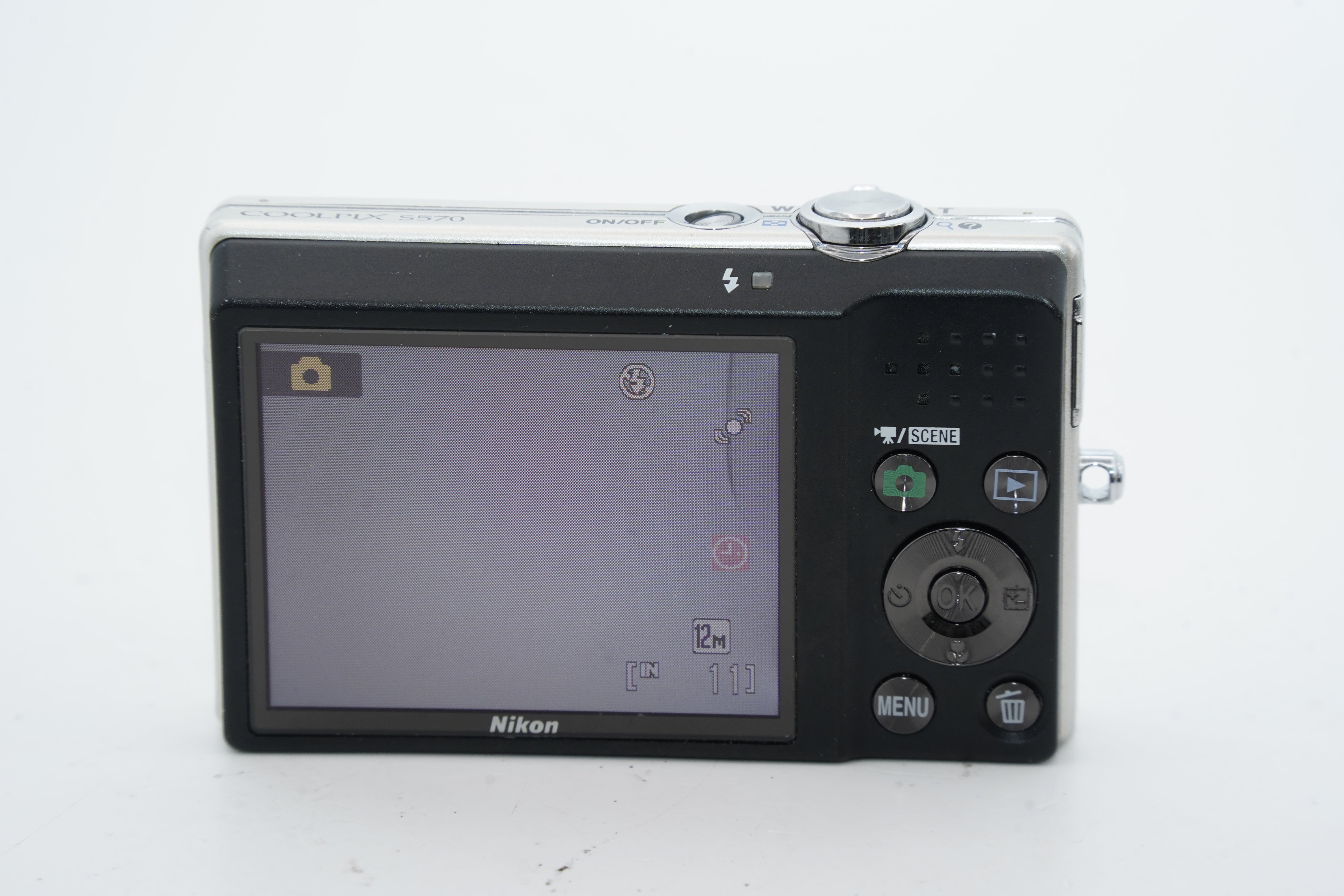 S570 Nikon COOLPIX Coolpix 5x Wide - ニコン Camera Digital