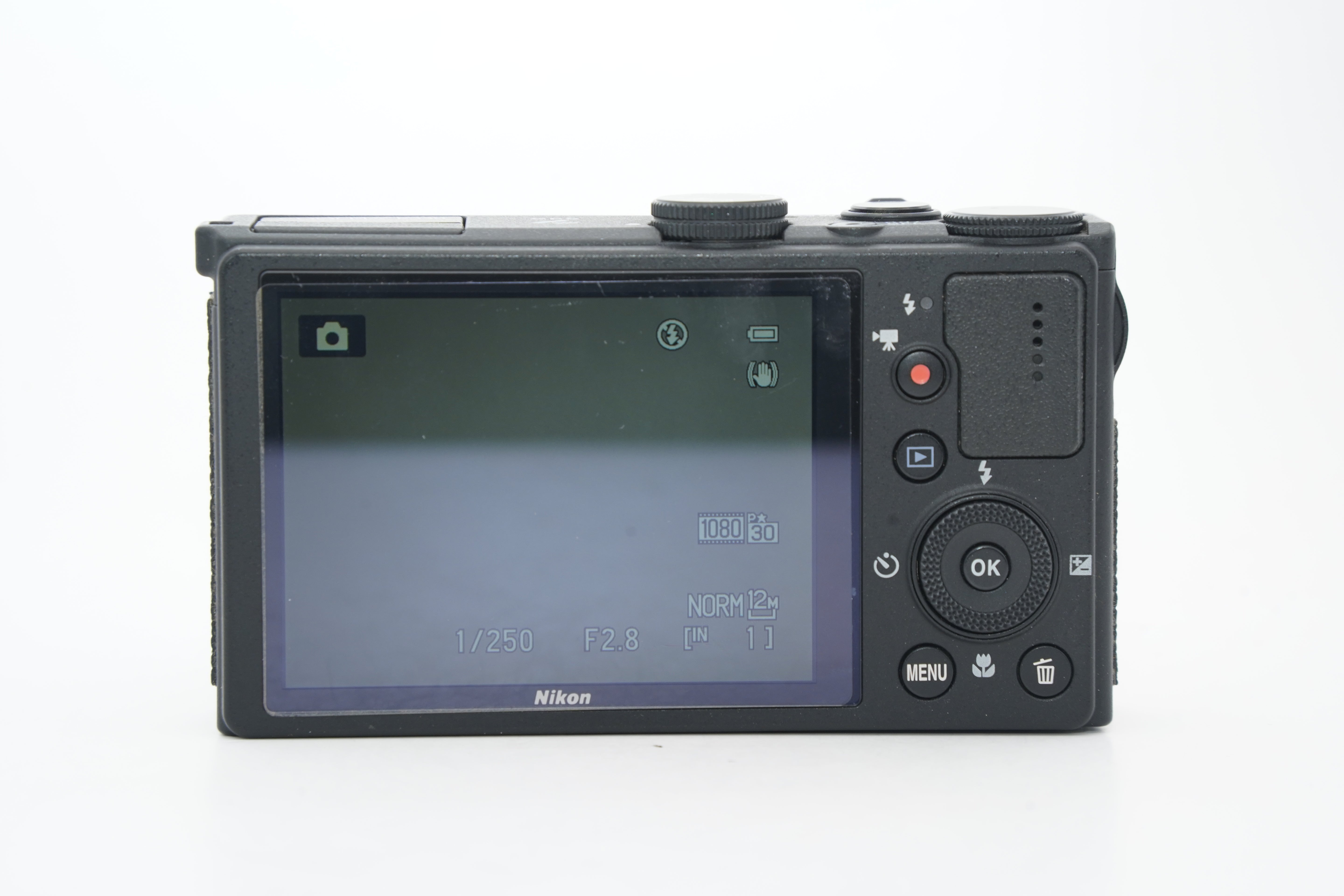 Nikon COOLPIX P330 ブラック 充電器 バッテリー付属