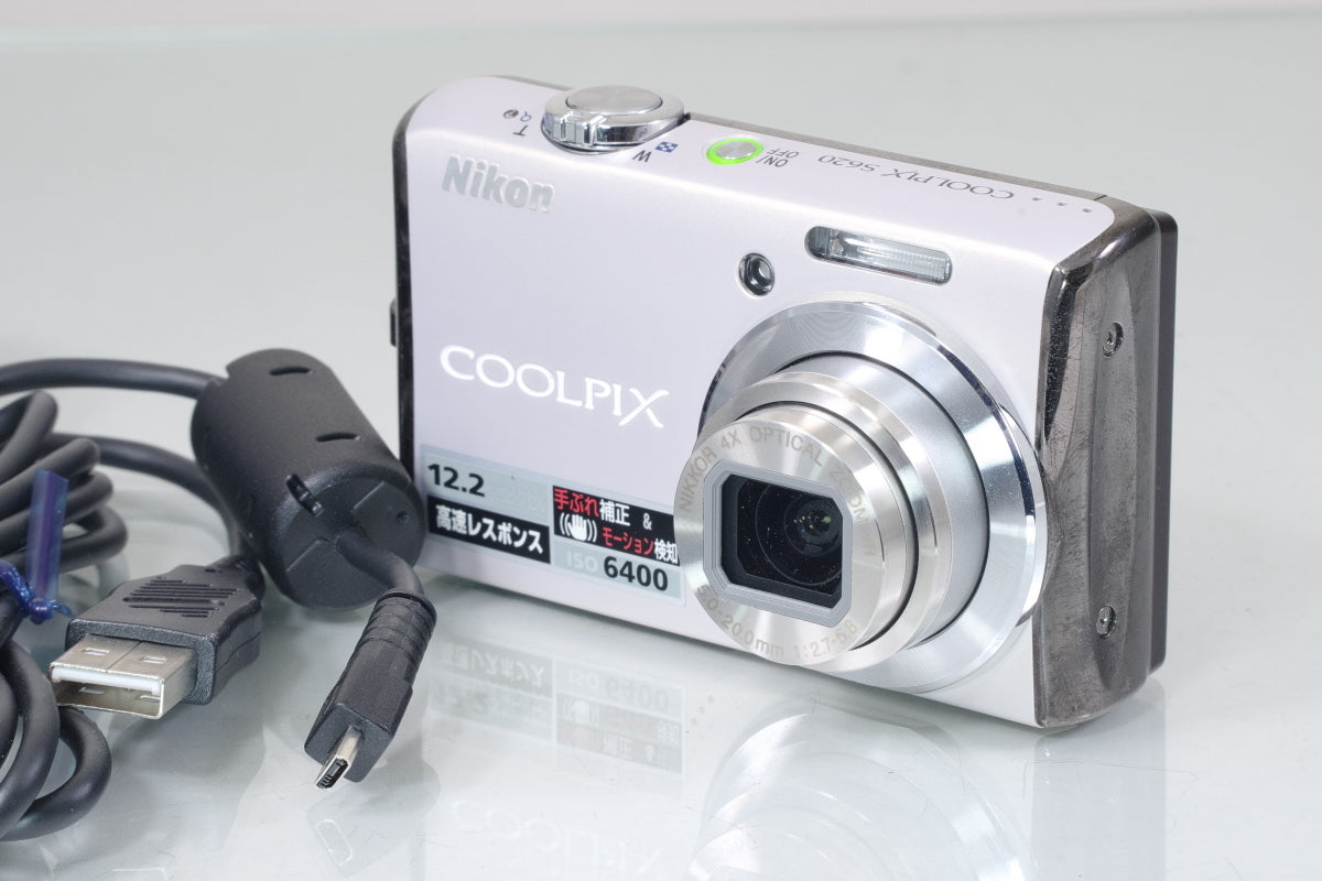 Nikon COOLPIX S620  ホワイト バッテリー 充電器 付き