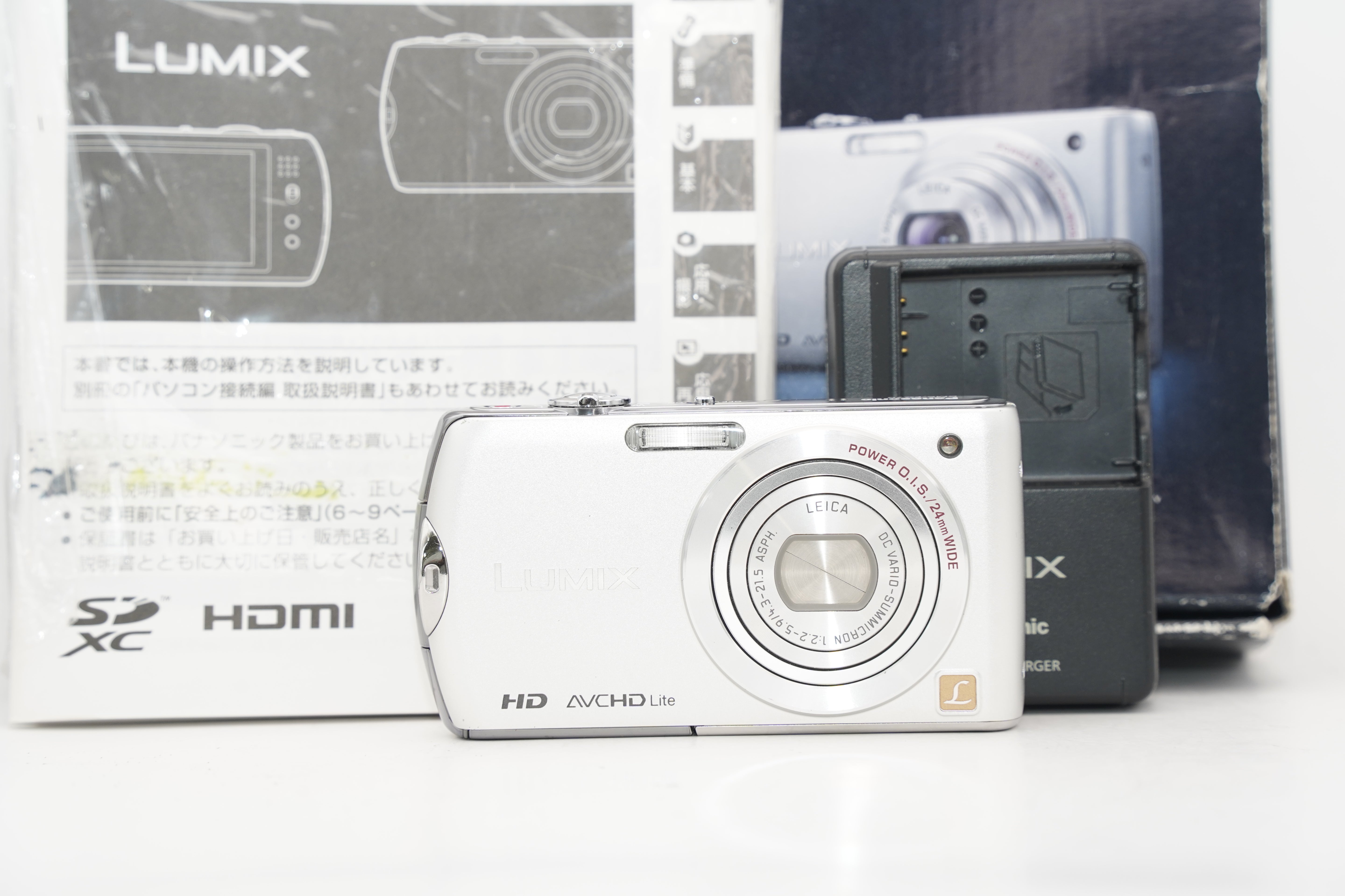 Panasonic LUMIX DMC-FX70 シルバー 元箱 バッテリー 充電器付属