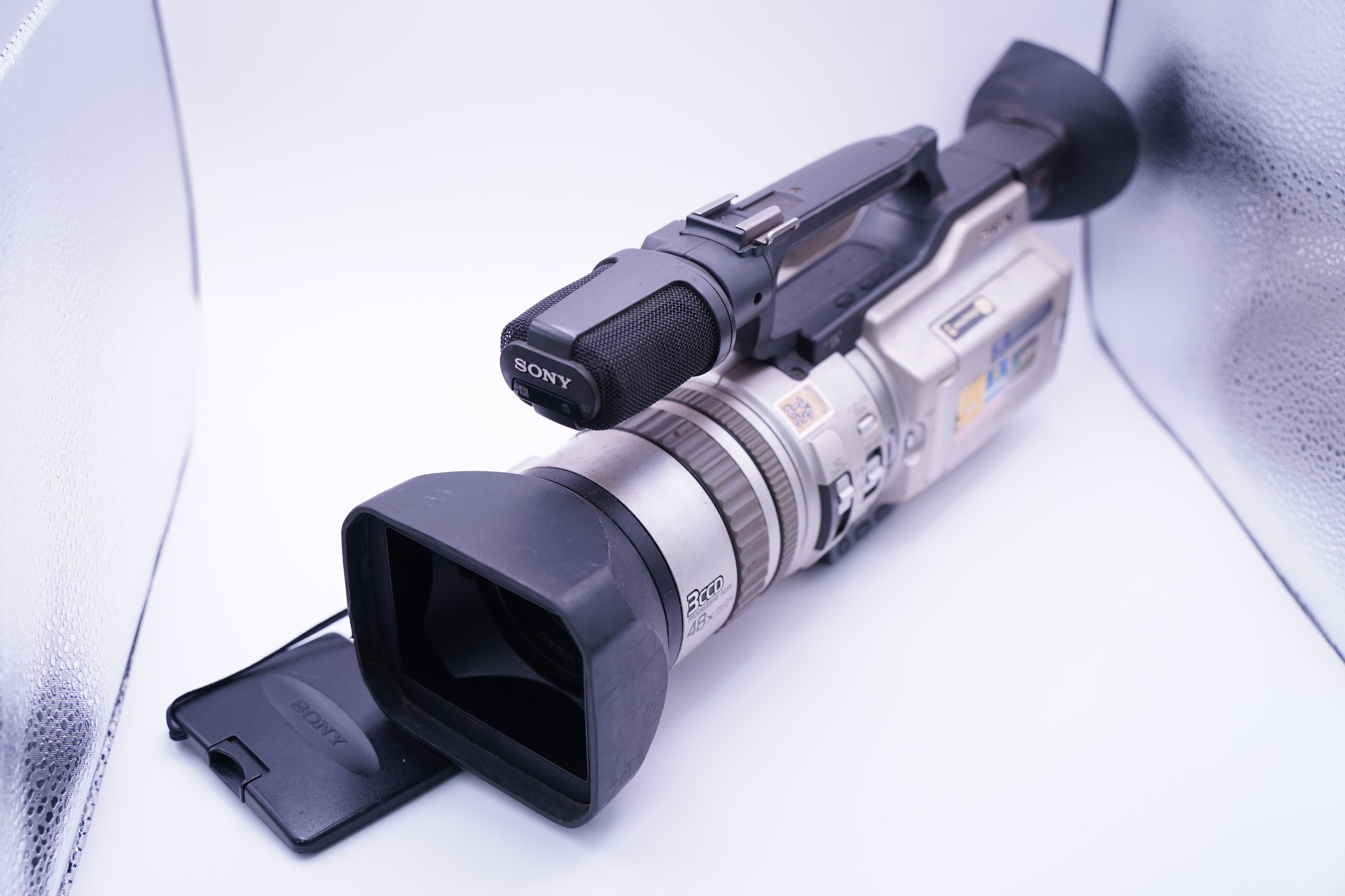 SONY DCR-VX2000 ビデオカメラ 本体　純正カメラバッグ付き SONY DCR-VX2000 ビデオカメラ 本体 純正カメラバッグ付き SONY DCR